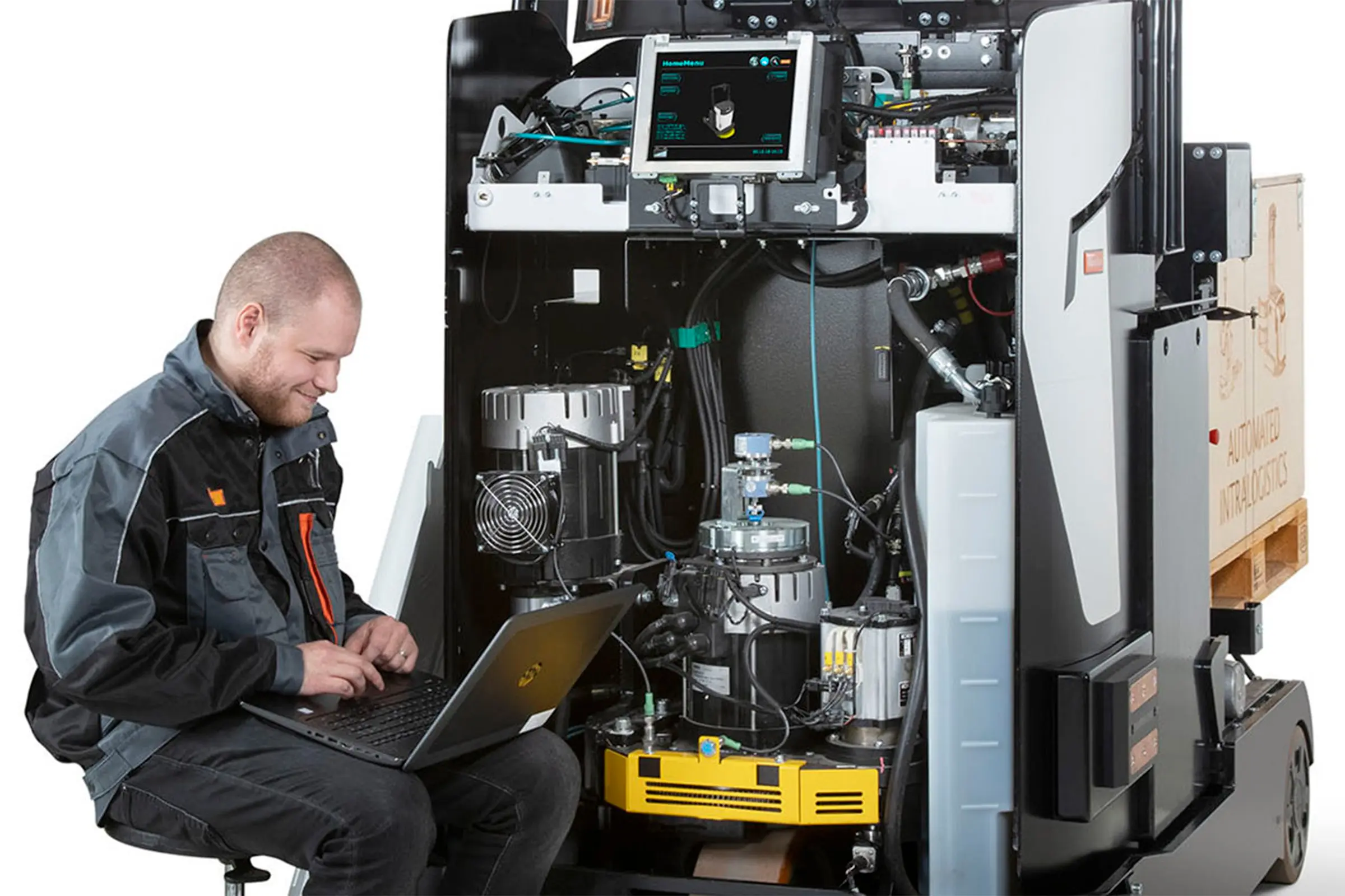 Technicien réalisant une intervention de maintenance sur un AGV Logisnext avec accès aux composants internes.