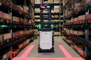 logisnext-agv-stockage-rayonnages-entrepot